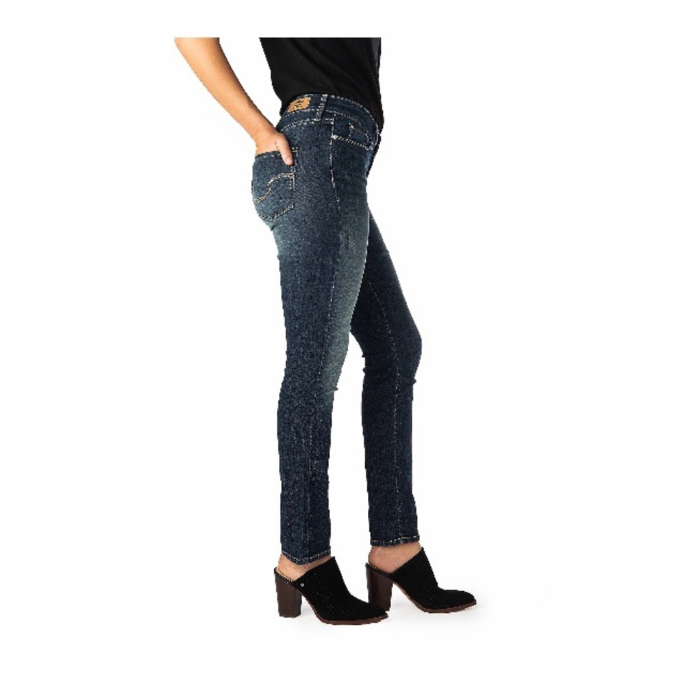 NWT Woman’s Signature by Levi Modern Slim Jeans - Picture 2 of 3